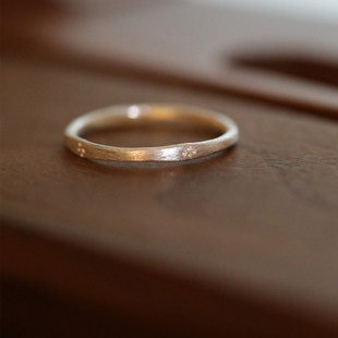 拉丝錾花戒指女款小众设计素圈食指戒巨好看的冷门轻奢高级感指环
