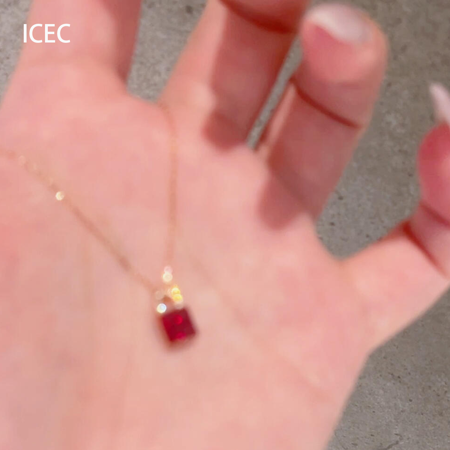 法式微镶超闪红色小锁包项链新年