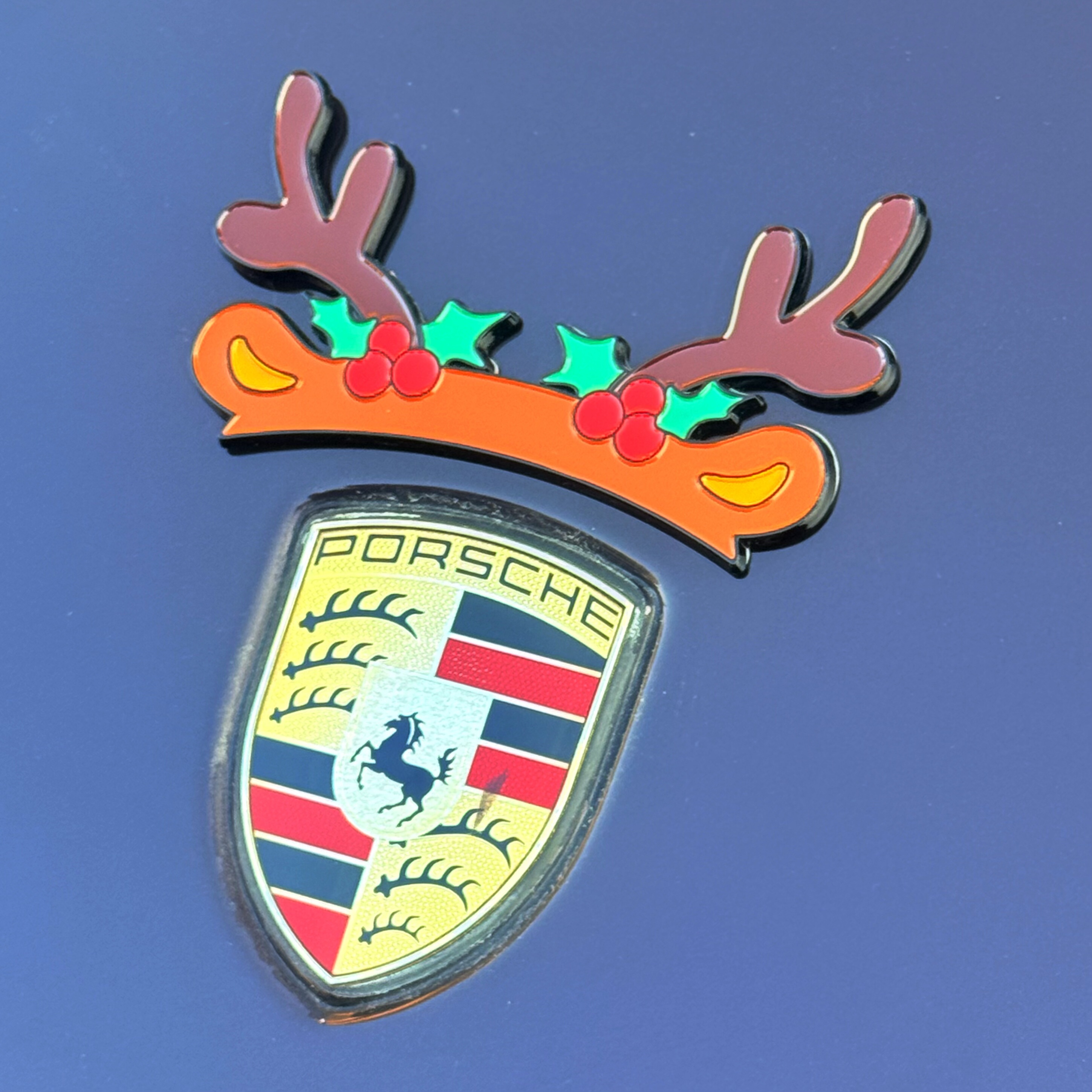 保时捷小米汽车贴适用于所有车型圣诞帽发财帽3D立体搞笑车标贴