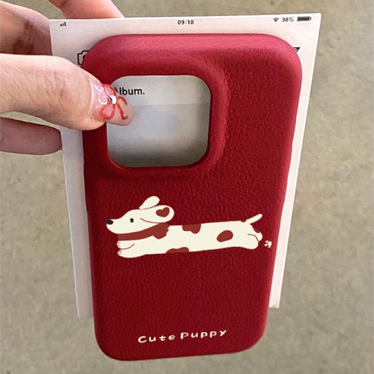 趣味复古秋冬猫狗适用苹果16promax手机壳iPhone15酒红色14情侣款13高级感12全包皮革纹11网红超plus简约时尚