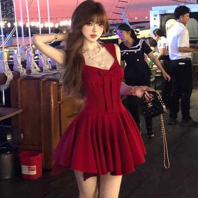 千金感无袖收腰连衣裙