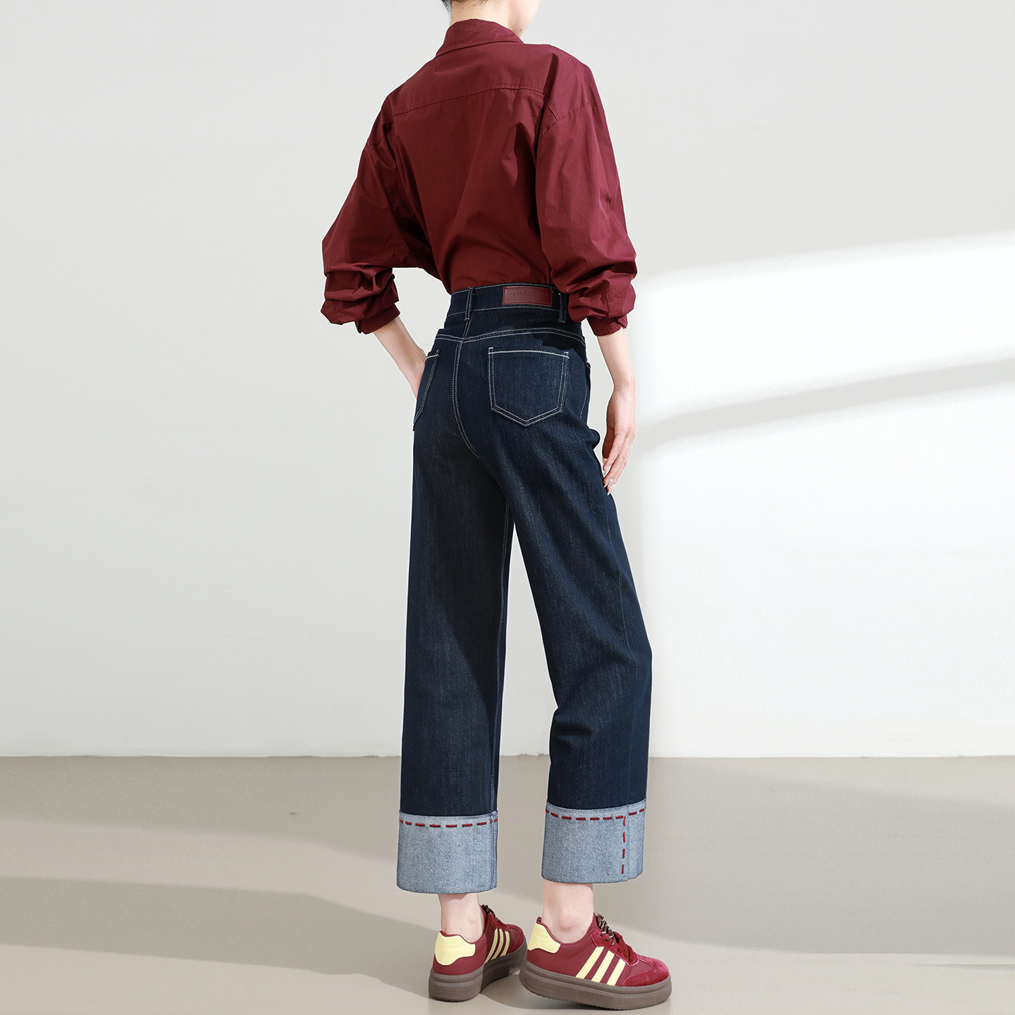 丹宁蓝加绒拼接直筒牛仔裤女