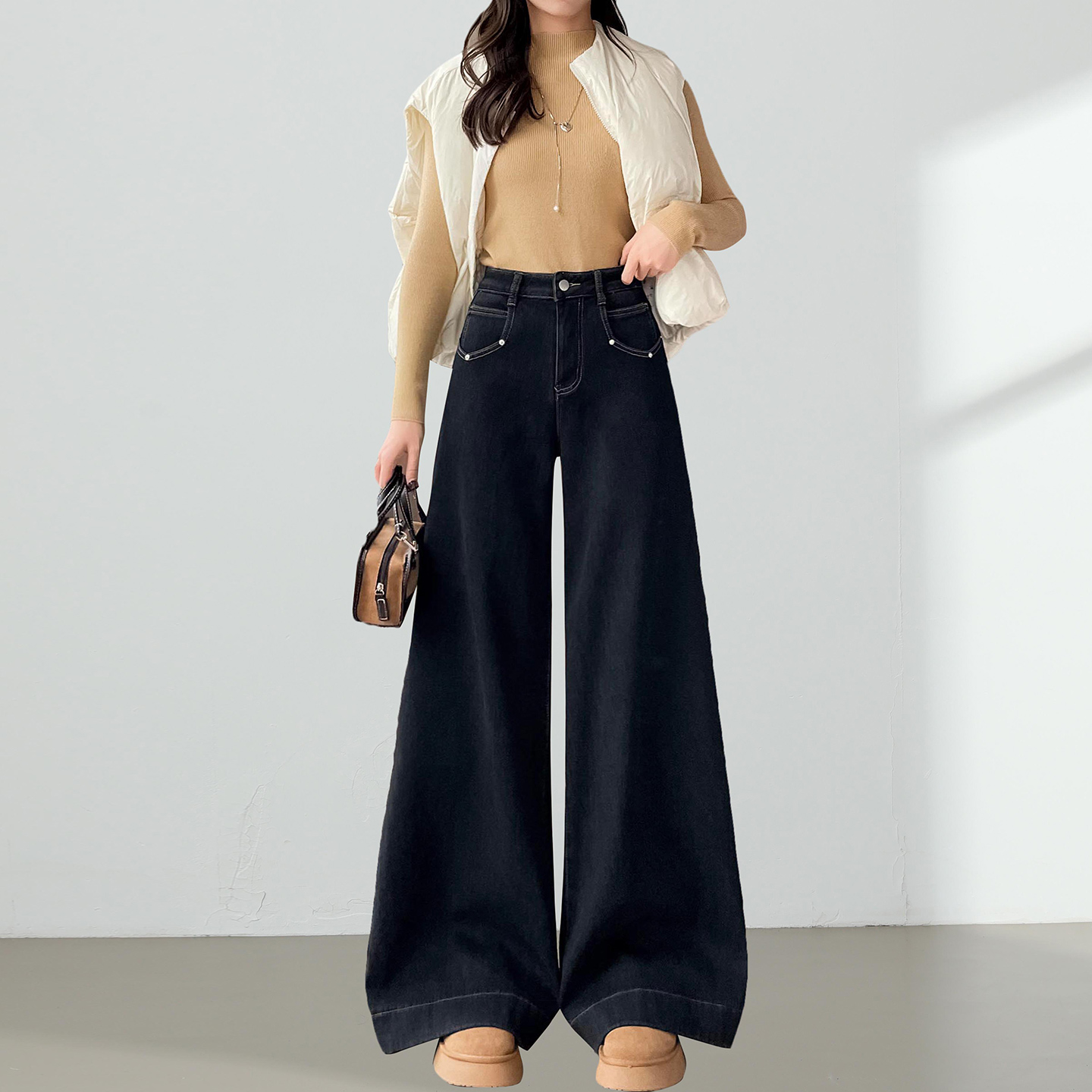 黑灰色加绒阔腿牛仔裤女