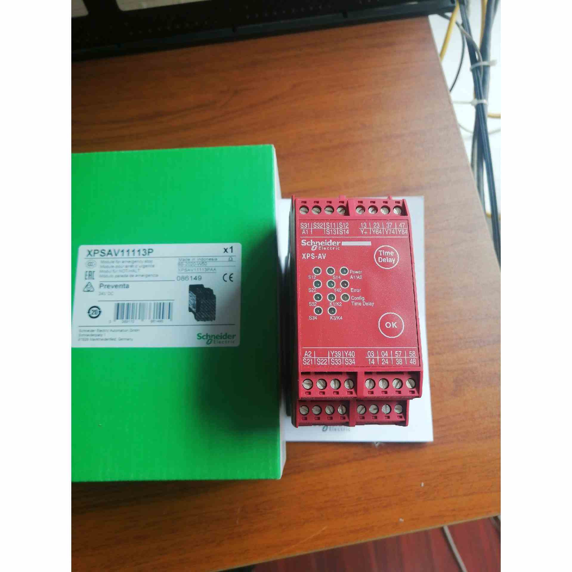 施耐德安全继电器XPSAV11113P 24VDC原装现，不是实价