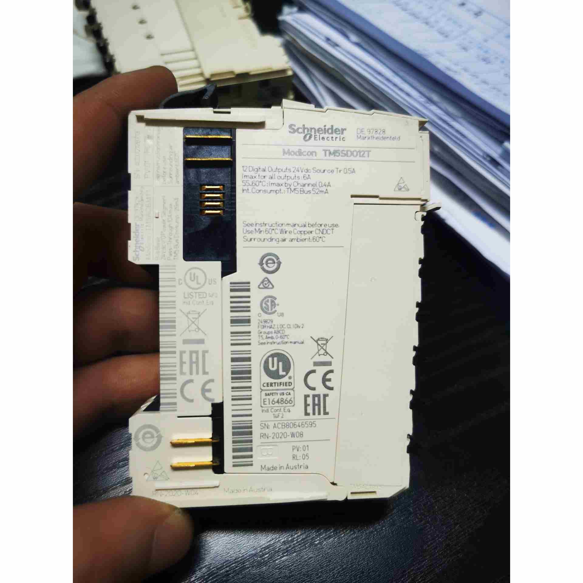 施耐德PLC数字量输出扩展模块,99成新,TM5SDO12T,不是实价
