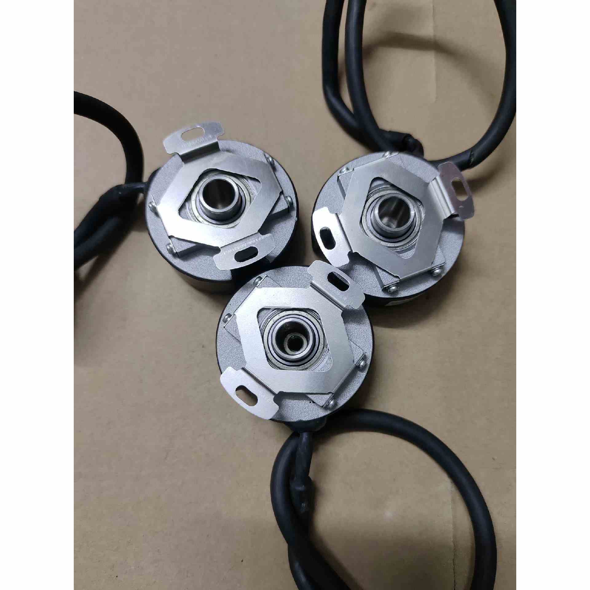 M16S17Bit编码器，内径9mm锥度孔，成色，，不是实价