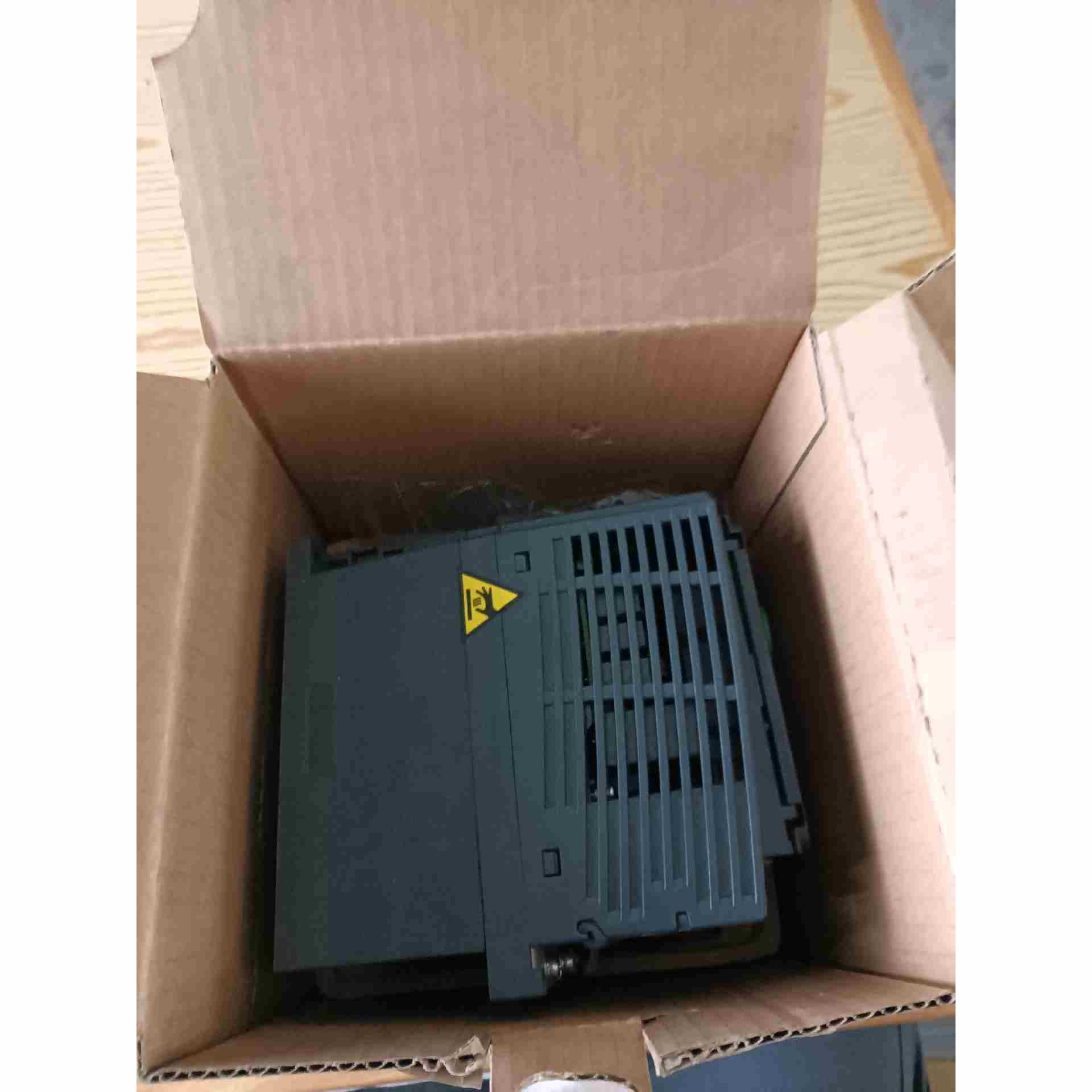 施耐德变频ATV320U15N4C 1.5kW，原装，未，不是实价