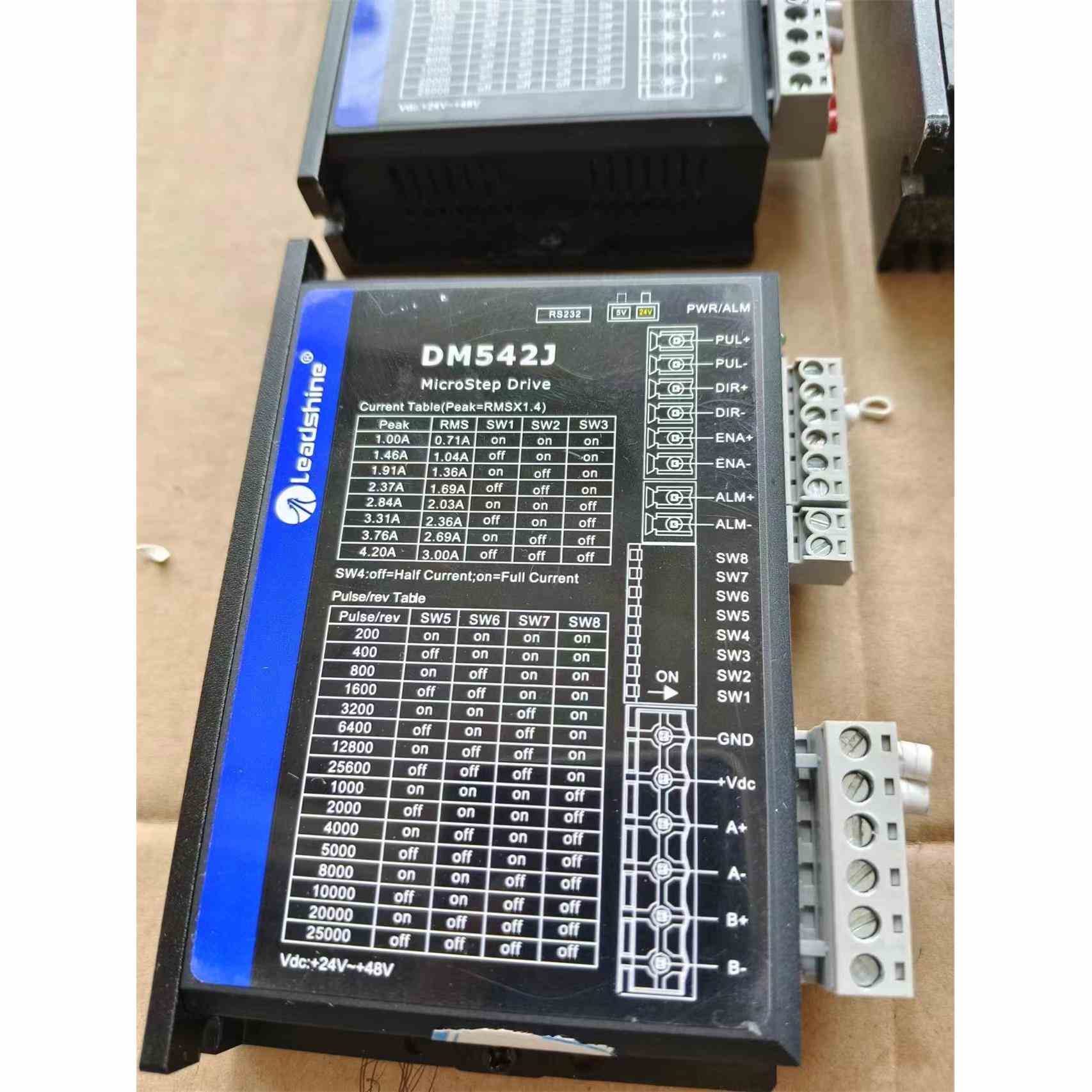 雷赛驱动新款DM542J有2个，DM542-05有一个，3N，不是实价