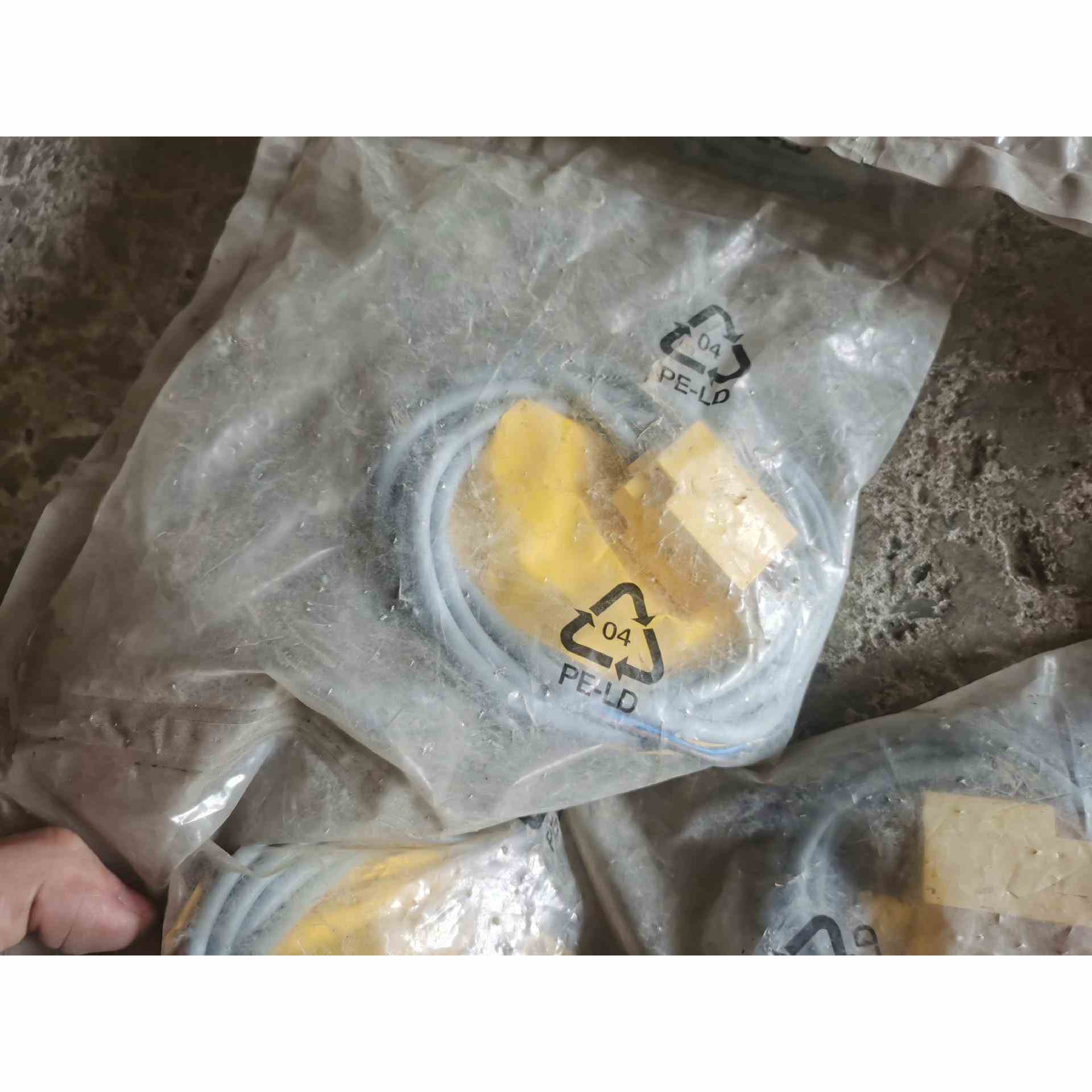 NI10-Q25-AP6X尔克近开关，工程剩余，有9个全，不是实价