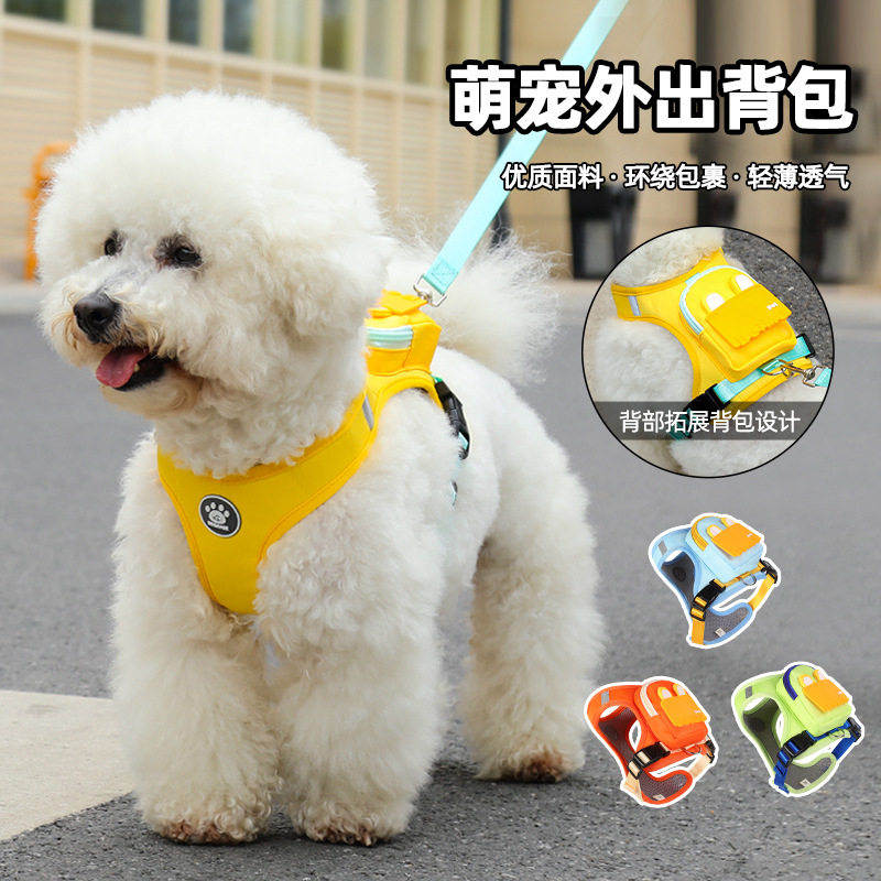 狗狗胸背自背包遛狗绳中