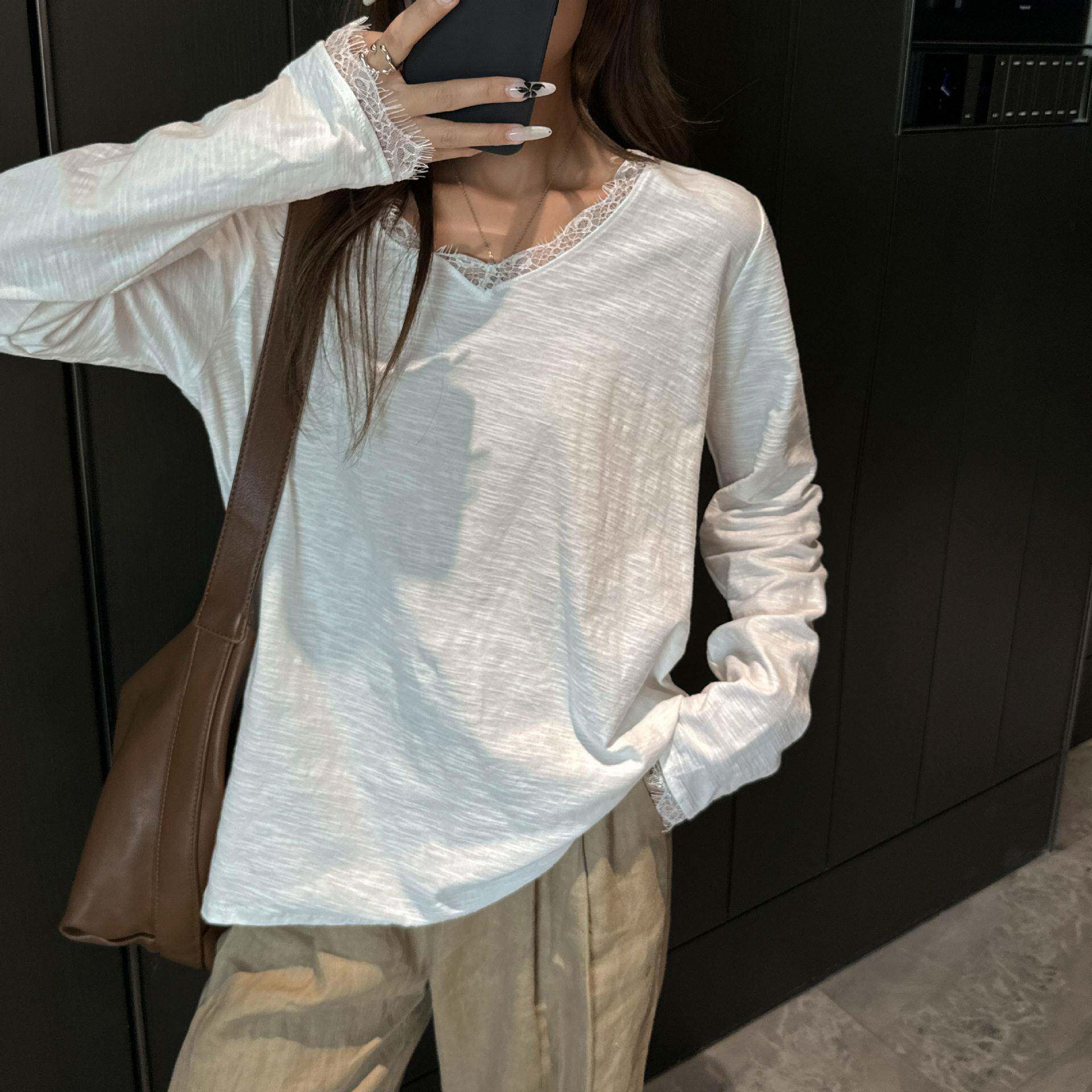 纯棉正肩长袖t恤女早秋设计感V领蕾丝打底衫宽松休闲内搭上衣