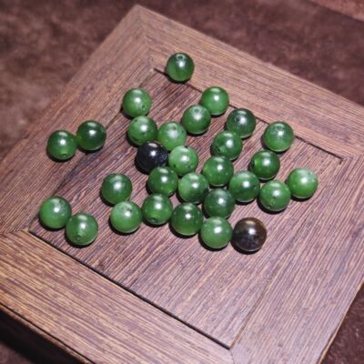 在售碧玉籽料8mm圆珠散珠冰种阳绿天然皮色新疆和田玉单珠配饰珠