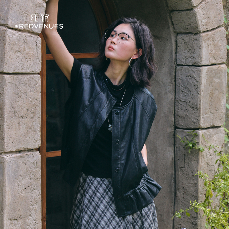红馆|设计师款pu皮马甲女阔版木耳边马甲时髦洋气无袖上衣黑马夹