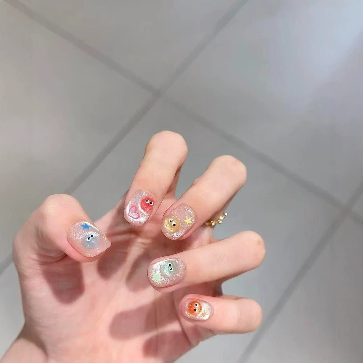 彩虹泡泡小怪兽短方圆纯手工穿戴甲幻彩猫眼手绘卡通星星美甲贴片