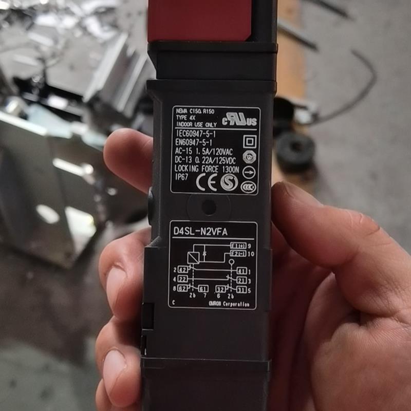 议价OMRON电磁机械安全门锁D4SL-N2VFA拍