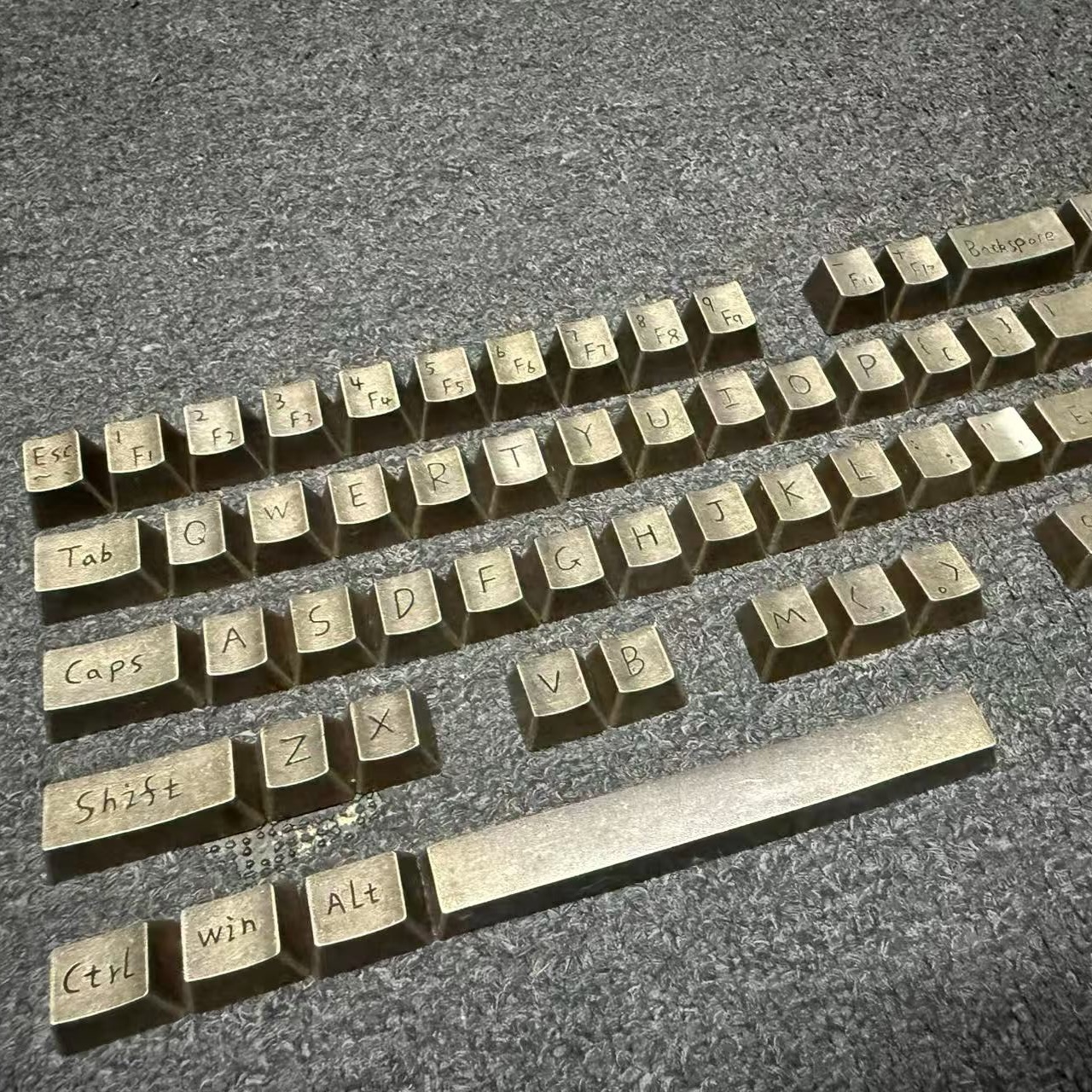 纯铜OEM高度键帽机械键盘60/87抛光做旧十字轴金属健帽朋克方形