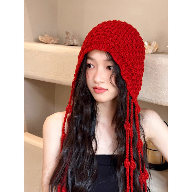 手工编织流苏球球红色针织包头帽女秋冬季保暖护耳显脸小毛线帽子