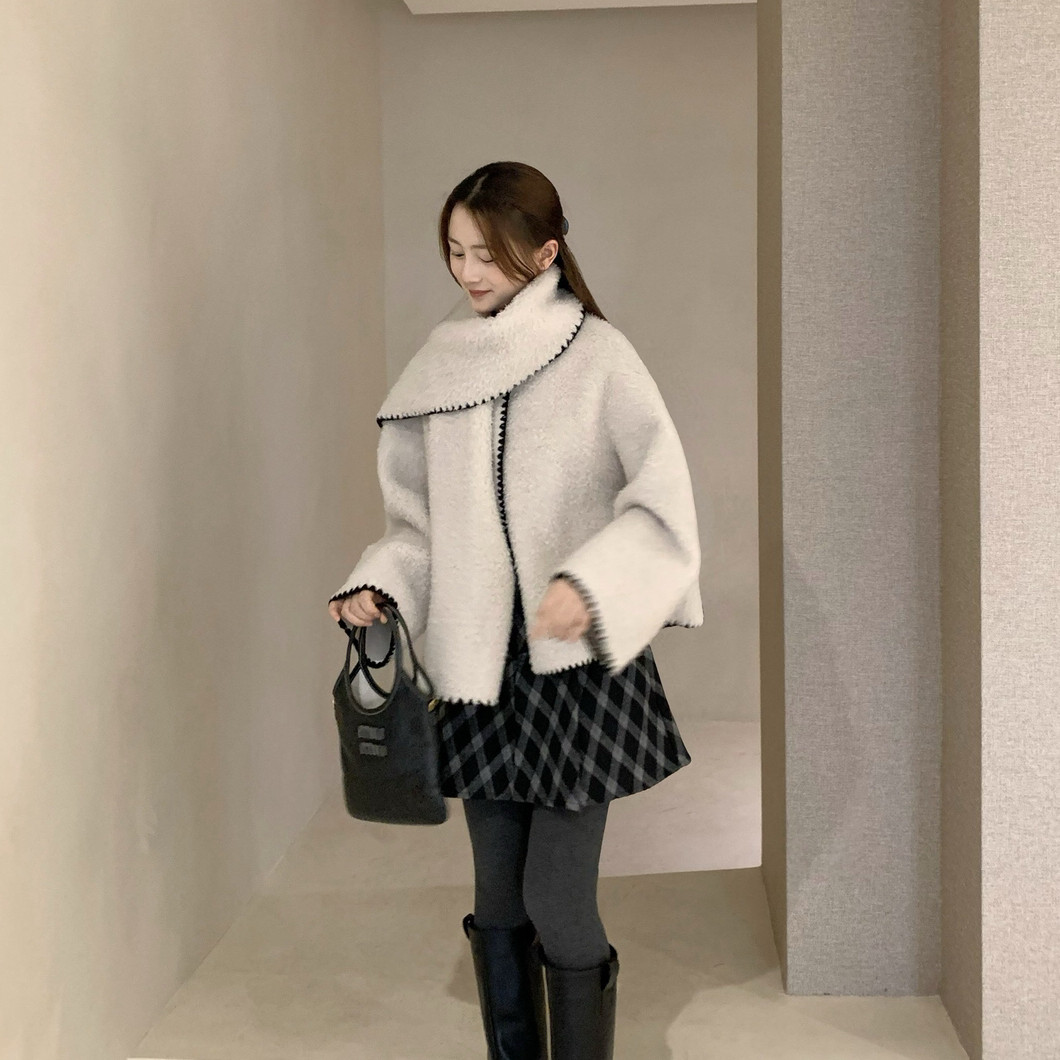 一念轻奢拿捏撞色设计款毛毛短外套(配围巾)（含20羊毛）pso7109-