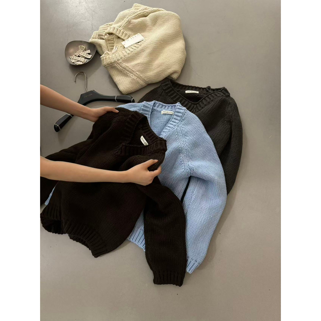 一善服饰冬上新韩系慵懒风插肩袖宽松保暖毛衣98689