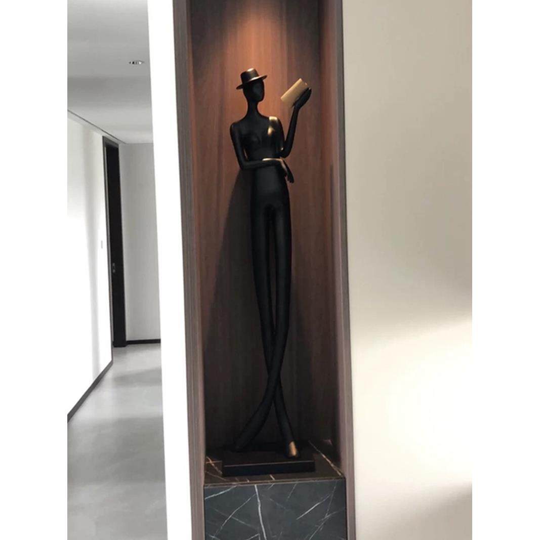 现代轻奢创意抽象人物看书摆件样板房电视柜客厅玄关落地艺术雕塑
