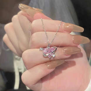 爱心恋爱星球项链女款轻奢小众变色颈链礼物送女友穿搭配饰土星环