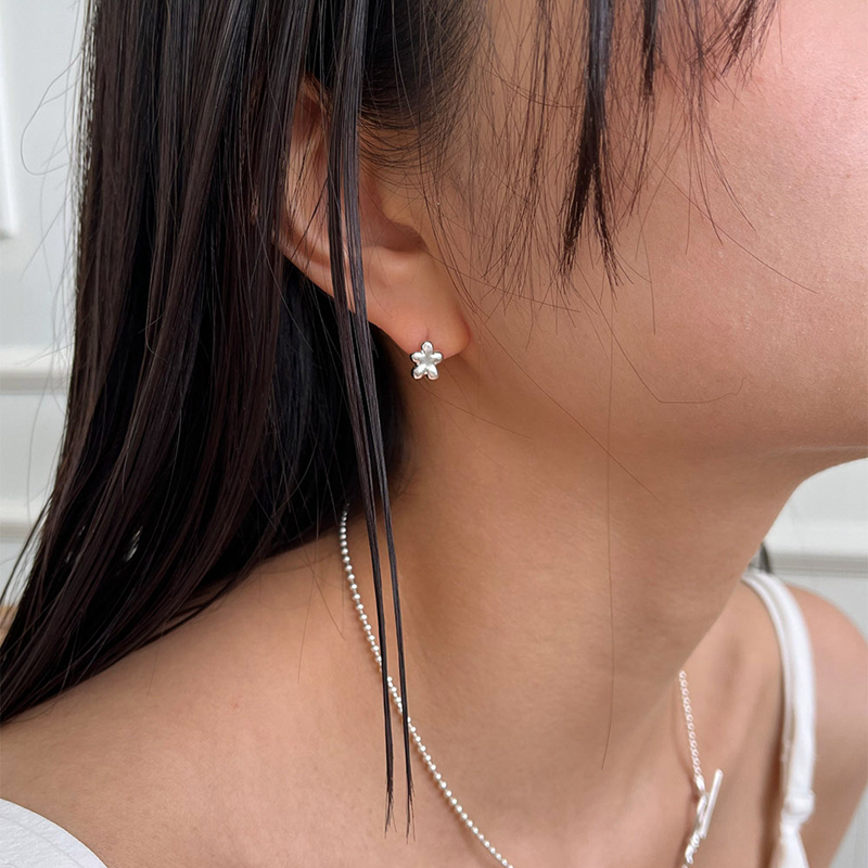 YAXN小花朵耳钉女耳扣简约冷淡风个性网红新款潮复古小巧耳饰品