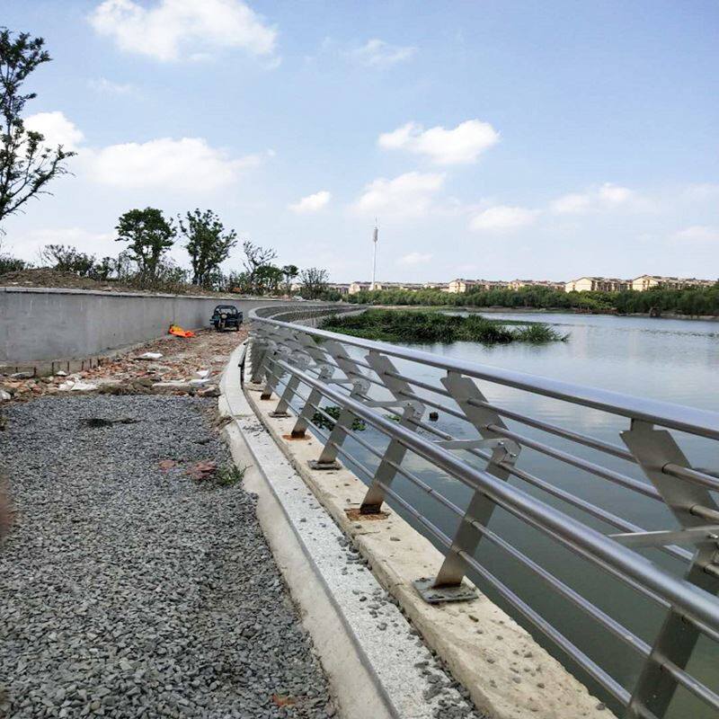 厂家供应楼梯不锈钢栏杆扶手天桥防护栏河道景观防护栏