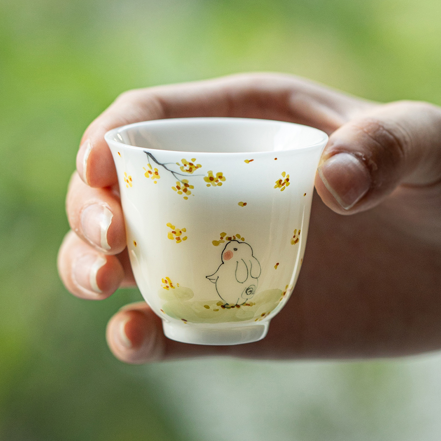 釉下彩手绘玉兔沁桂小茶杯