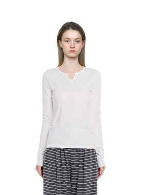 BM长袖女2025新款早春纯色V领修身显瘦内搭打底衫独特绝美小上衣