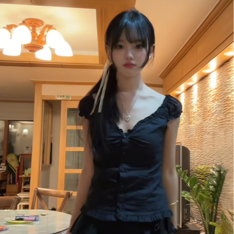 BM上衣女2025新款夏季黑色荷叶边美式辣妹设计感修身显瘦百搭短袖