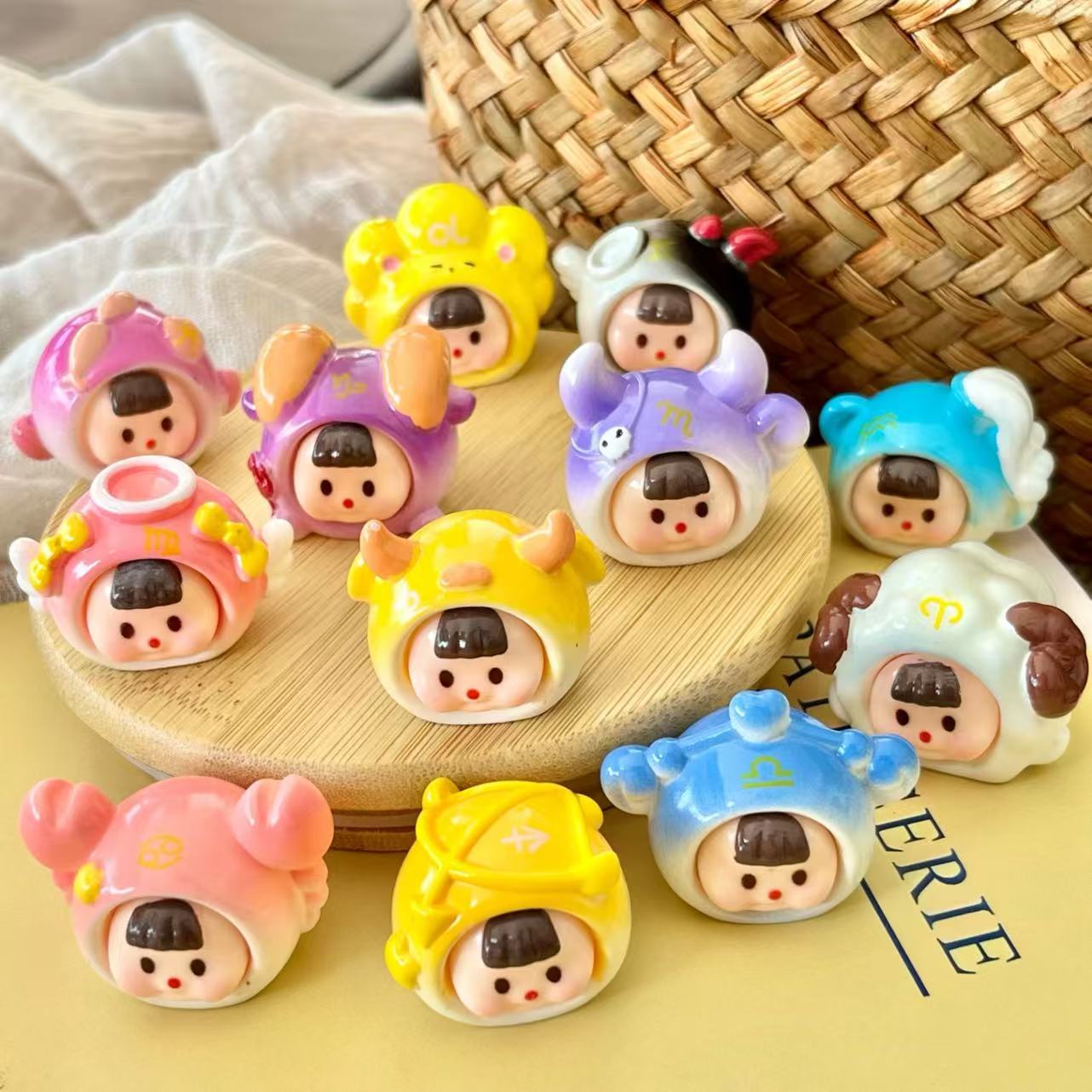 爆款可爱动物萌粒随心配桌面汽车装饰品摆件手办公仔儿童益智玩具