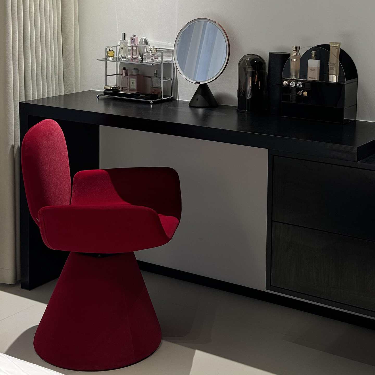 意式极简梳妆台专用凳子化妆凳轻奢高级感主卧室可旋转衣帽间椅子