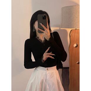黑色v领上衣蕾丝针织衫女秋冬显瘦设计感小众打底衫高级感毛衣潮
