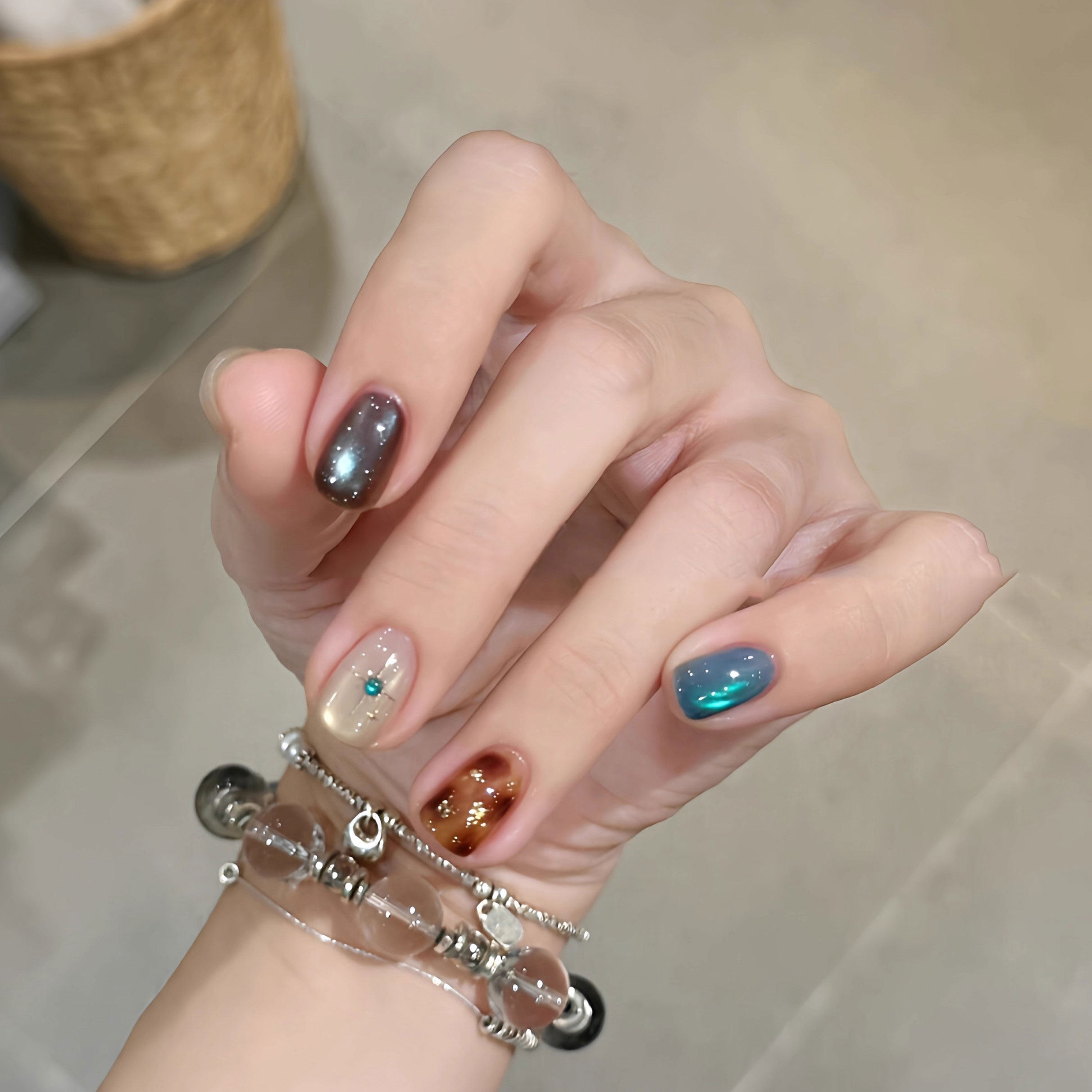 简约ins美拉德棕色猫眼琥珀晕染高级感纯手工穿戴甲短款美甲贴片