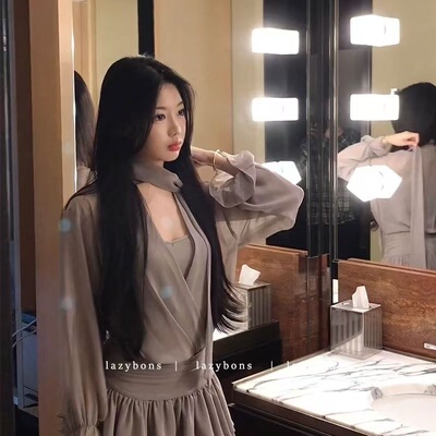 2025秋冬新款法式黑色飘带v领长袖连衣裙女早秋显瘦高腰裙子