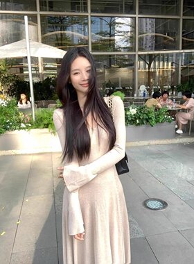 杏色针织早秋长袖连衣裙女小个子秋冬收腰修身内搭裙秋装2025长裙