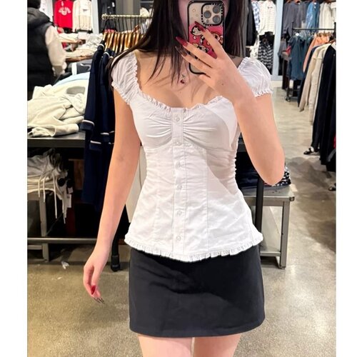 BM白色小飞袖上衣女夏短款荷叶边下摆收腰修身方领小海鸥短袖衬衫