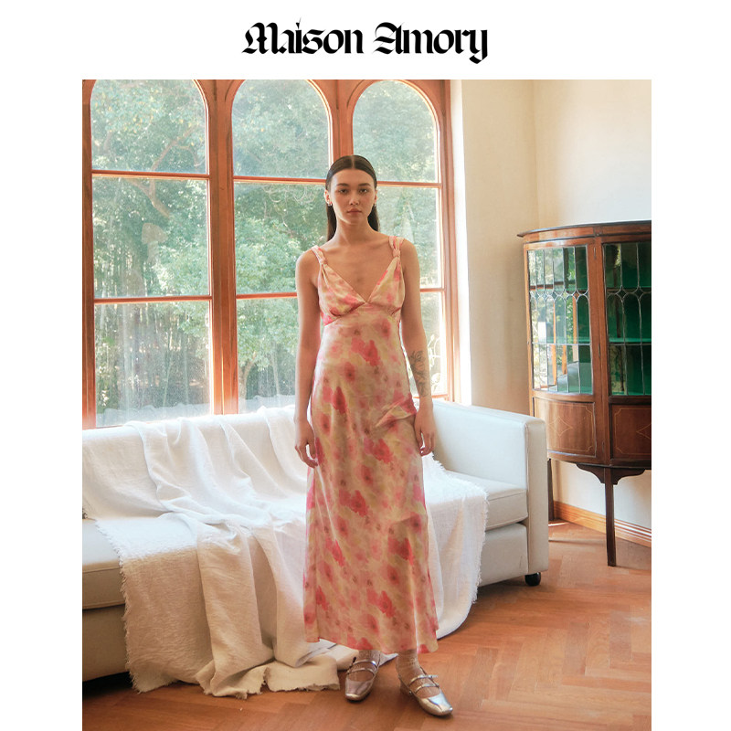 Maison白底紫藤花园及踝连衣裙