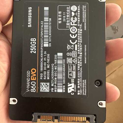 {议价}三星860EVO 250G固态硬盘，健康99，通电时间200{可维修}