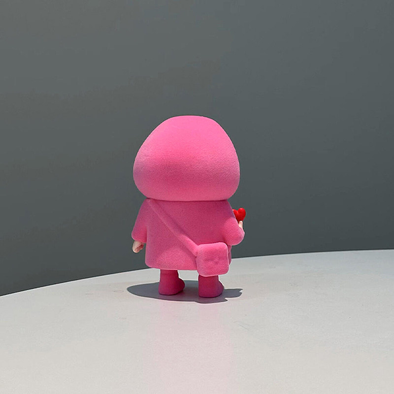 蜡笔小新摆件比心雨衣植绒桌面装饰可爱卡通高级感创意礼物送朋友