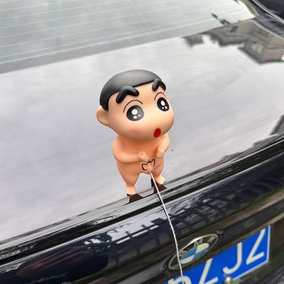 新款尿尿蜡笔小新光屁股汽车尾部公仔车载挂件装饰后备箱玩偶摆件