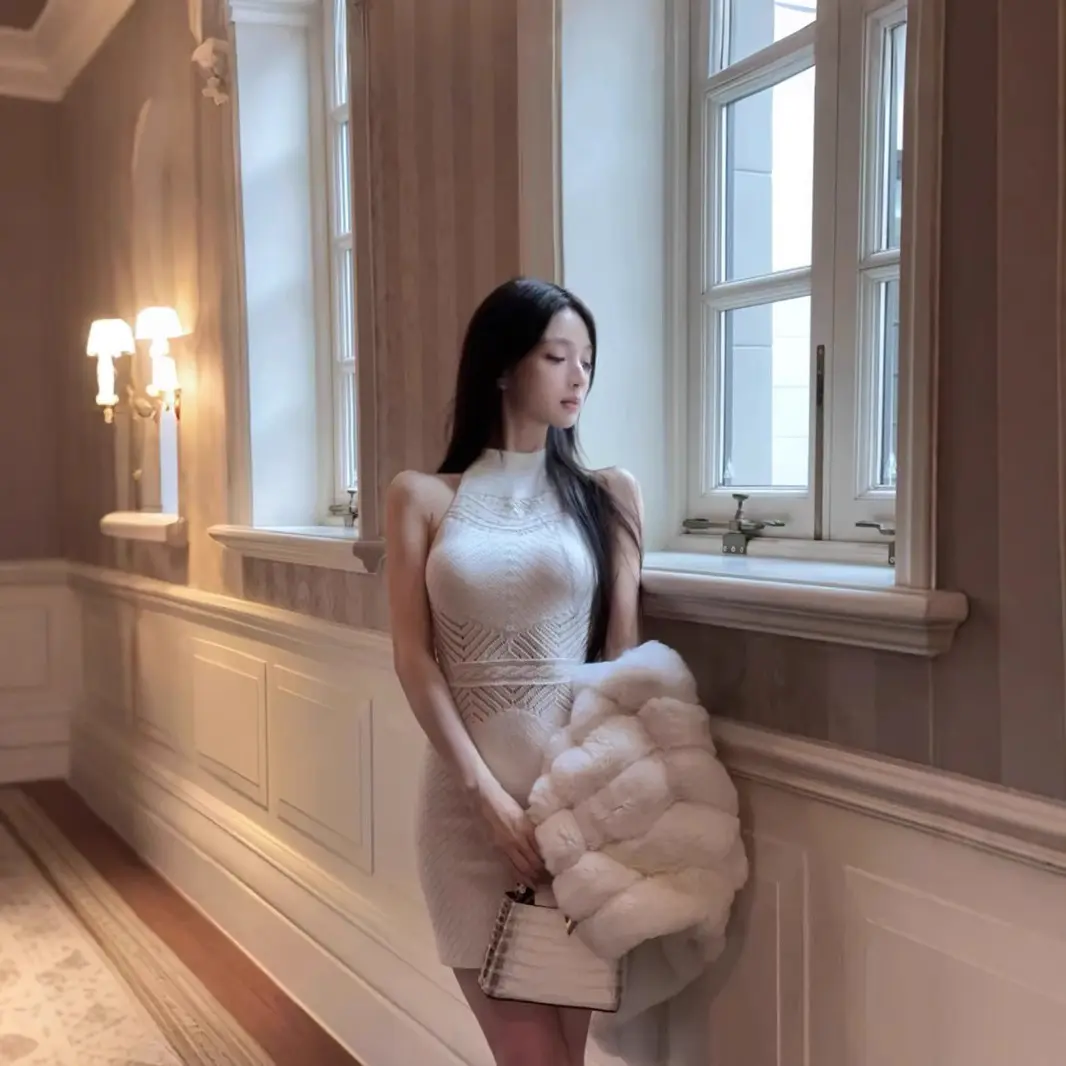 dfay 白色挂脖针织裙性感露肩修身显瘦镂空气质内搭连衣裙女秋季