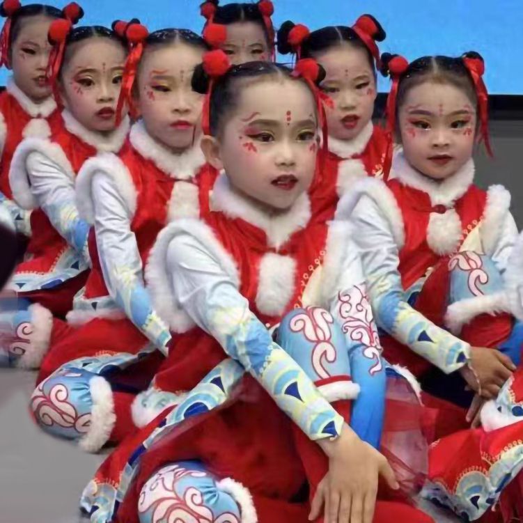 元旦儿童喜庆拜年服演出