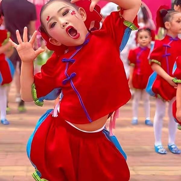 元旦儿童喜庆演出服幼儿园女童中国小福娃舞蹈秧歌舞民族风灯笼裤