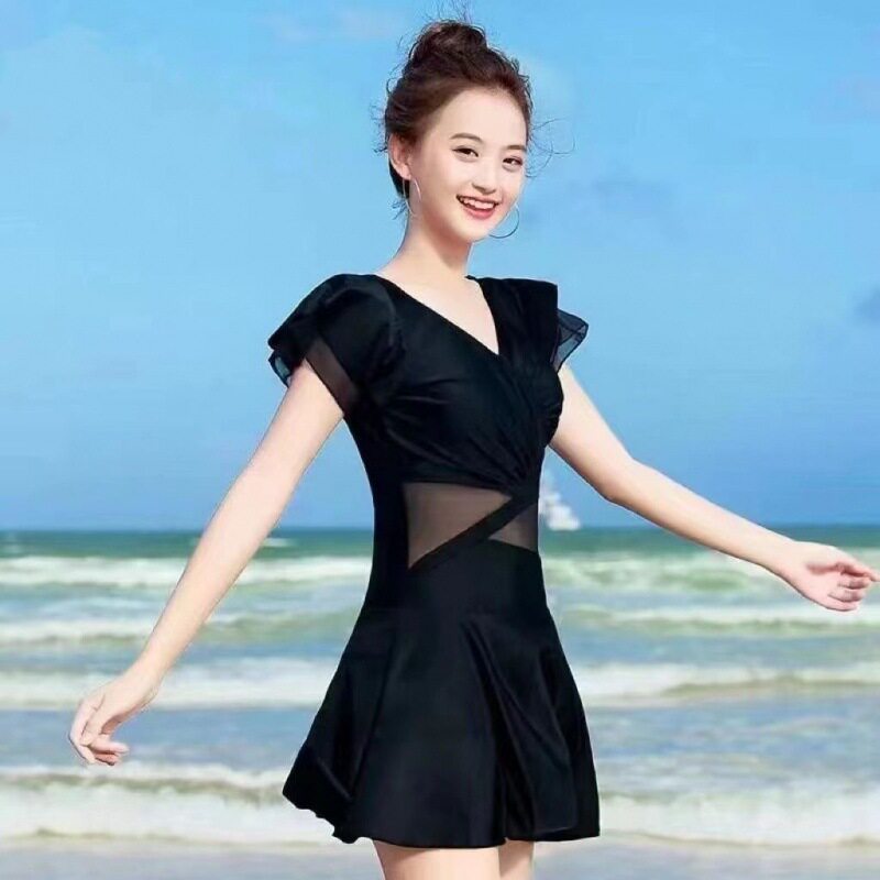 新款游泳衣女连体平角保守显瘦