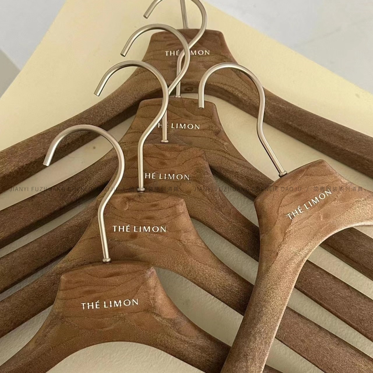 树脂胡桃色衣架服装店专用定制