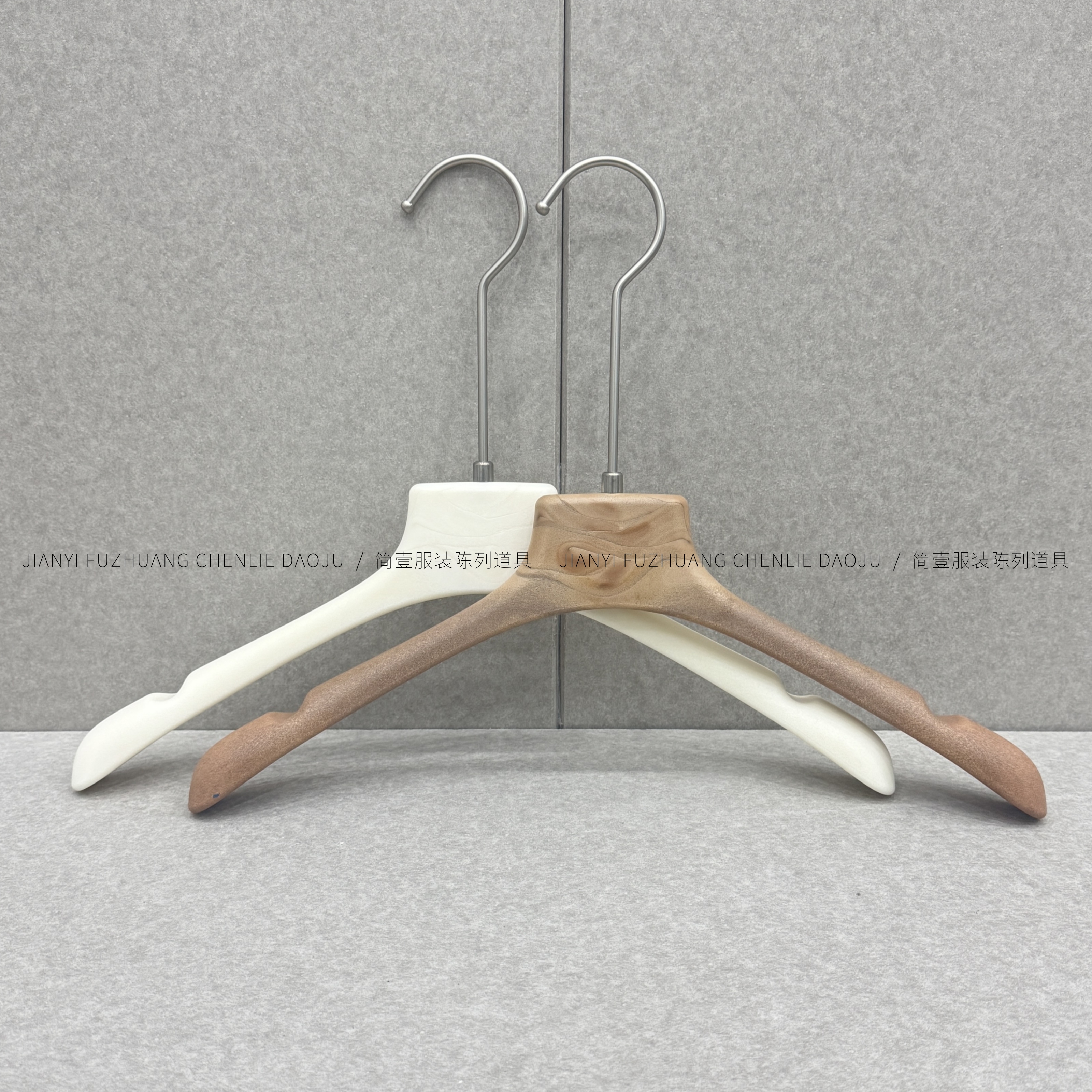 简壹正牌服装店专用树脂衣架定制