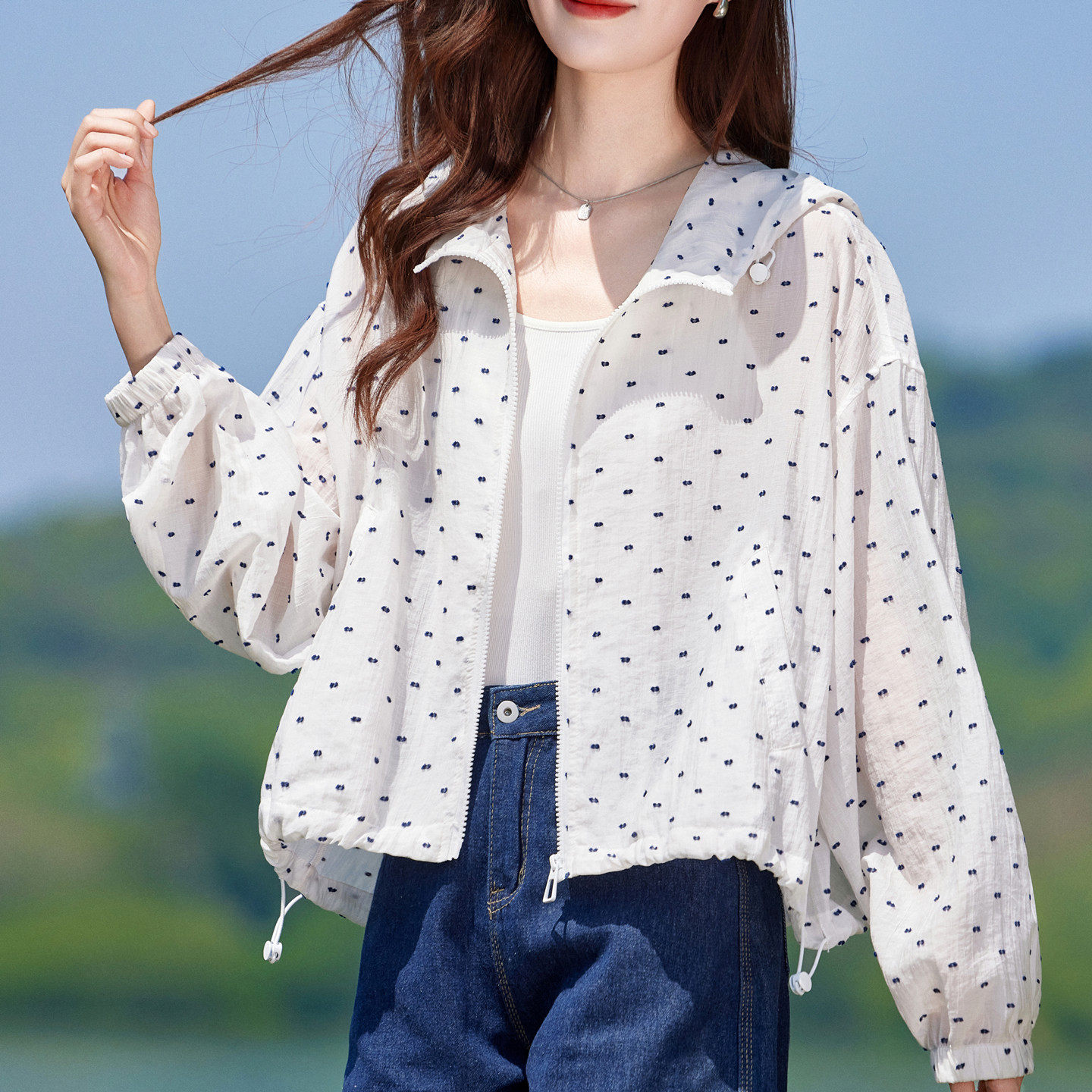 妈妈短款外套圆点防晒衣2026夏季新款中老年女装大码连帽外搭上衣