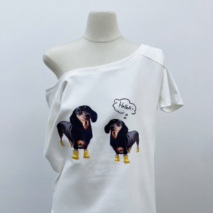 云朵家肠狗印花斜肩上衣女夏设计感露肩宽松短袖 T恤GZYJZQ2599