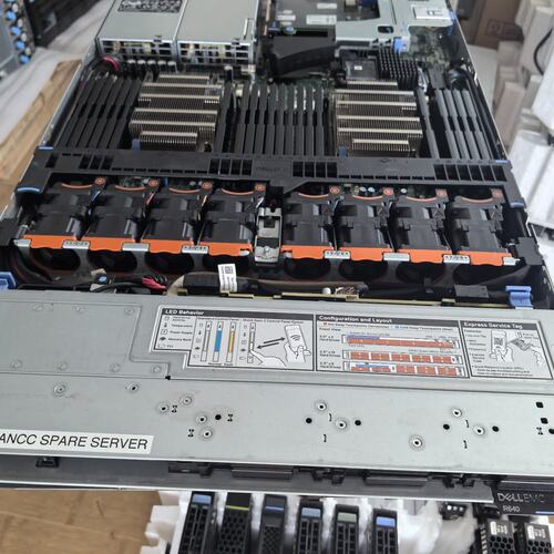 {议价}戴尔R640 2.5寸 8盘 740P阵列卡 四口千兆网卡